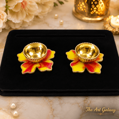 Resin haldi kumkum set Handmade resin haldi kumkum set with floral inlay for festive use