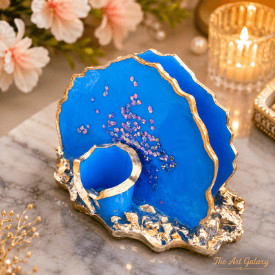 Resin visiting card holder with pen stand Resin visiting card holder with matching pen stand for an office desk